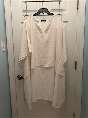Lightweight White V-Neck Layered Tunic